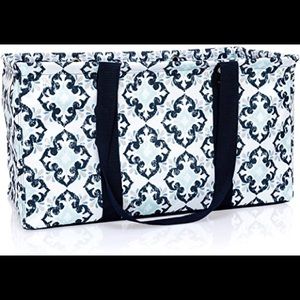 Large utility tote in fab flourish